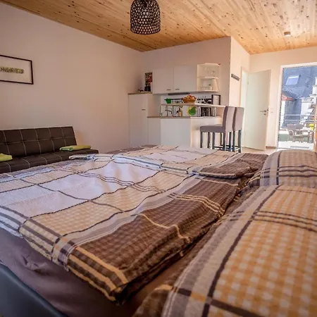 11/ Terrasse / Innenstadt Ruedesheim am Rhein